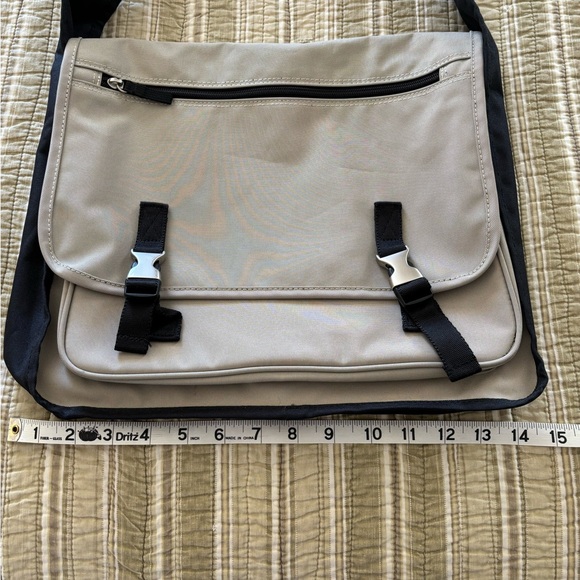 Kenneth Cole Reaction Messenger/Crossbody Bag - Picture 3 of 15